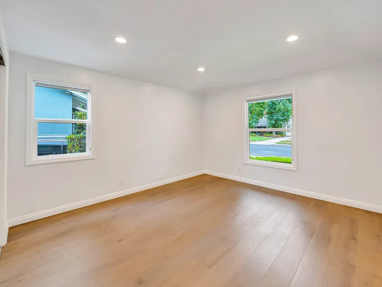 4833 Longridge Ave #1 — Photo 9