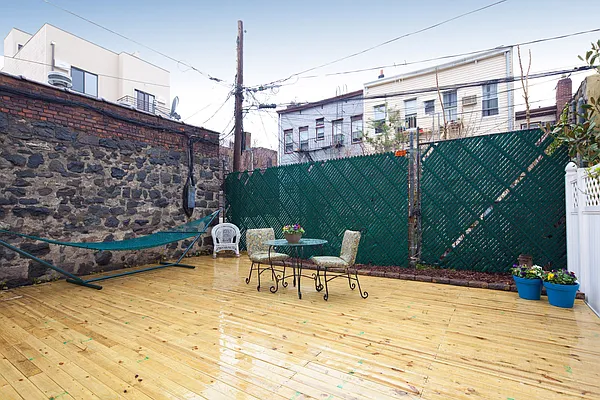 Sold by aptsandlofts.com | media 8