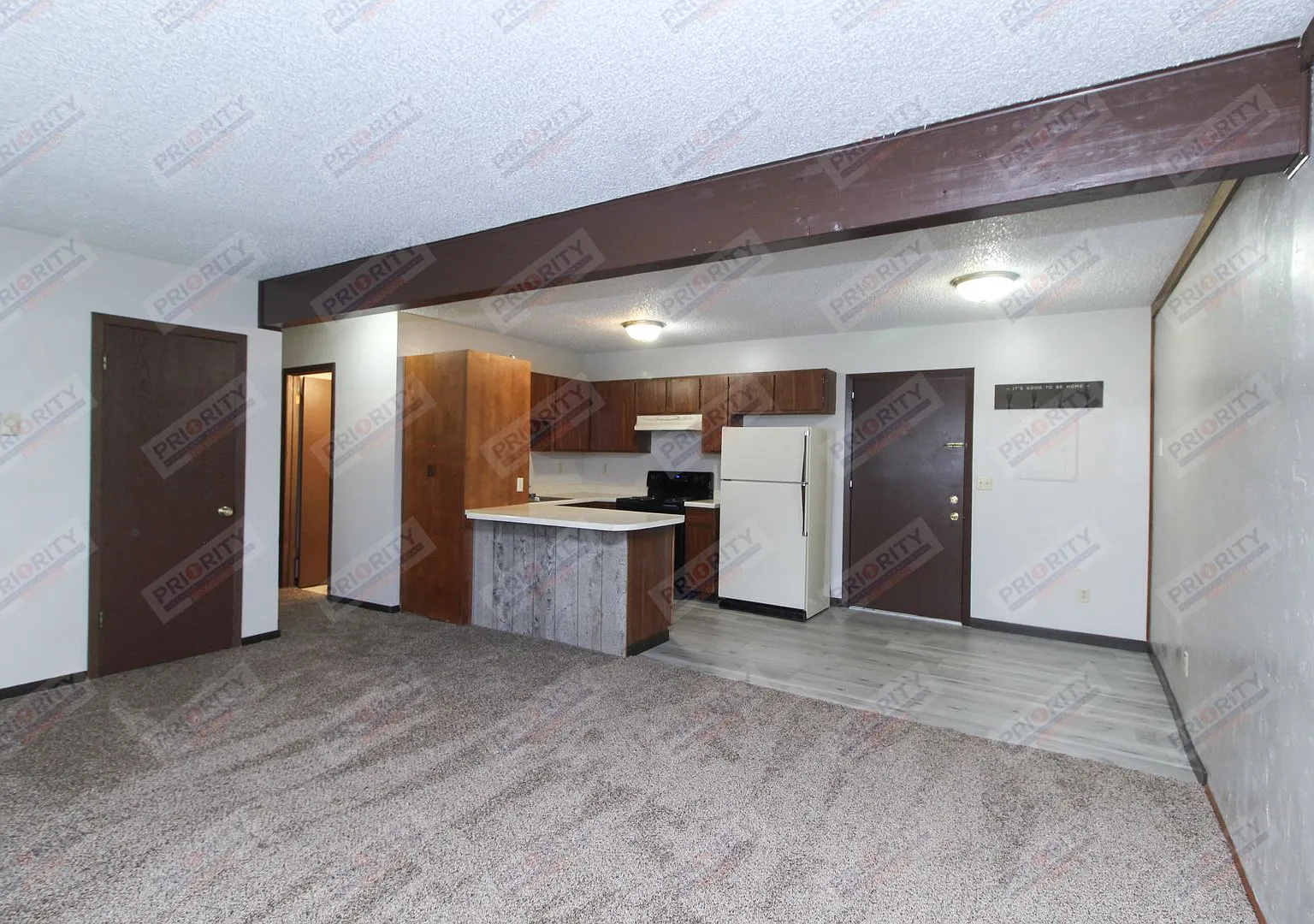 707 Vivian St — Photo 3