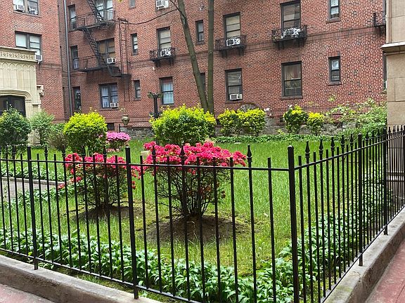 2nd image of 25 Tennis Ct APT 6C