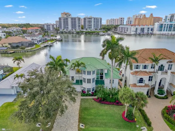390 Oak AVE, NAPLES, FL 34108
