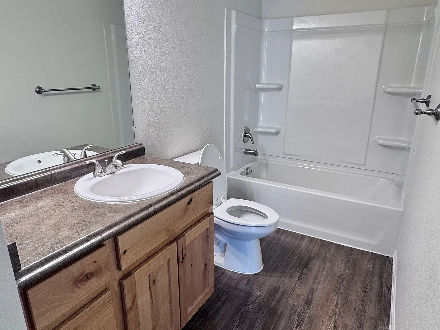 2 bed, 1076 sqft, $1,950 — Photo 2