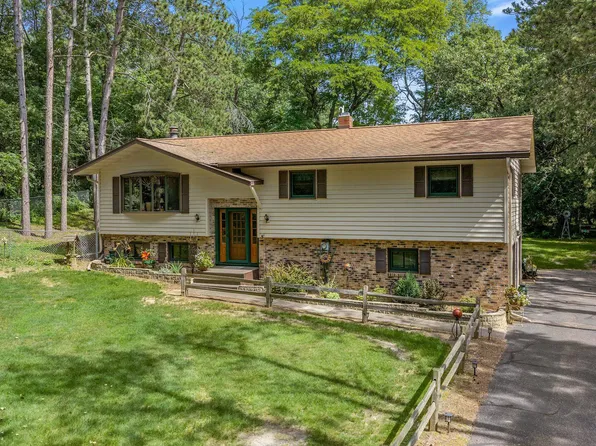 E11038 Pine Acres Dr, Baraboo, WI 53913