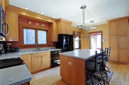 3rd image of 5830 N Christiana Ave