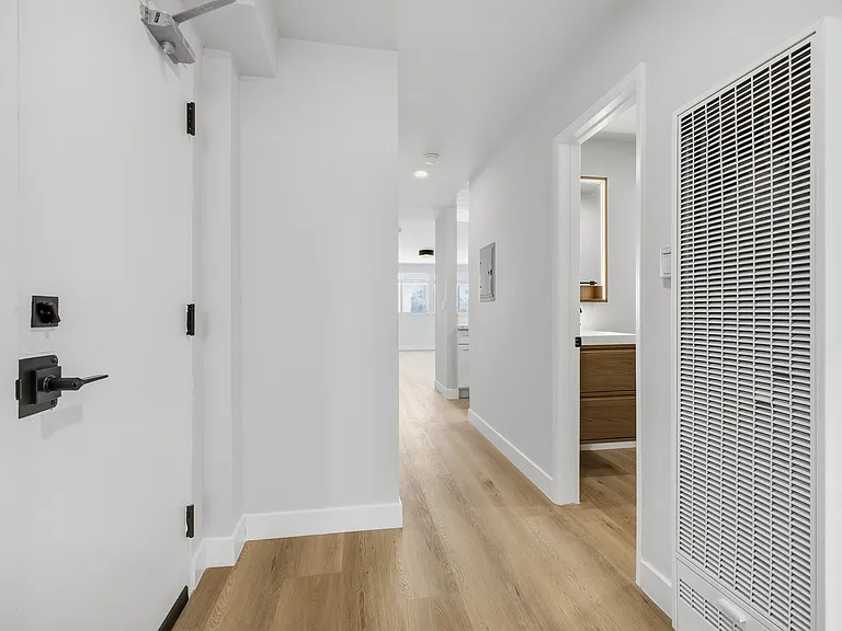 1433 S Hoover St #5 — Photo 9