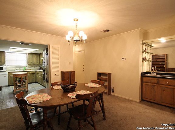 5th image of 142 Grove Pl