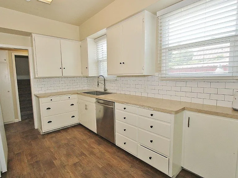 1502 Ellis Ave — Photo 8