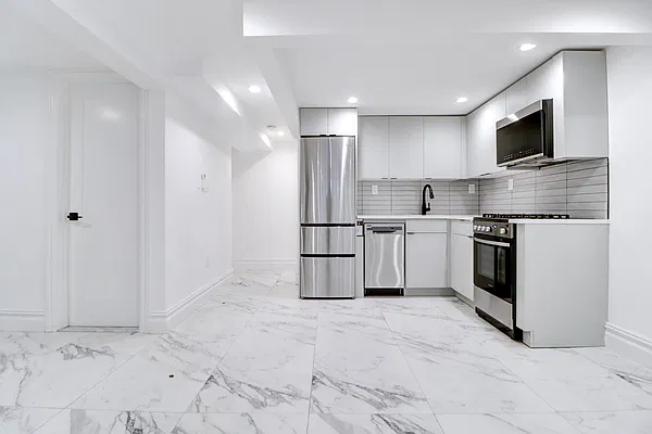 Rented by New York Realty Minimax Inc | media 1