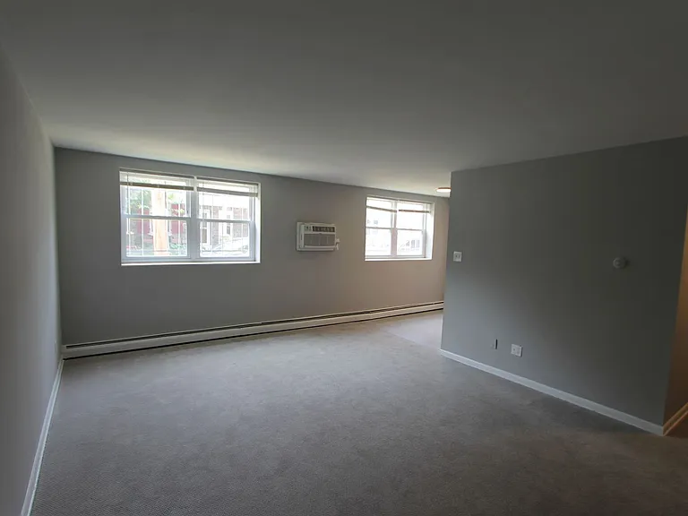 West Walnut Lane Apartments — Photo 17
