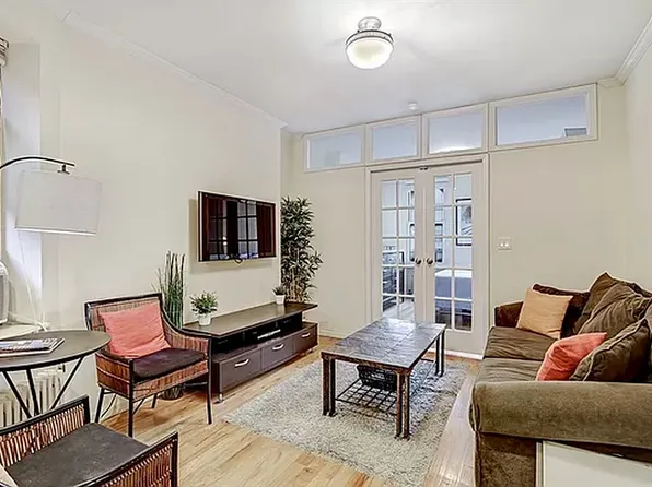 225 W 10th St APT 3A, New York, NY 10014