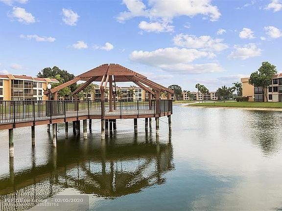 5th image of 5813 Coral Lake Dr #201