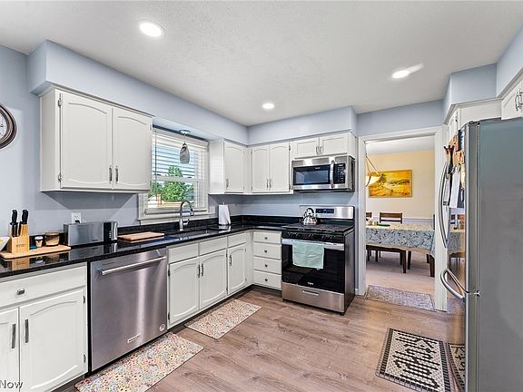 5th image of 147 Mayflower Dr