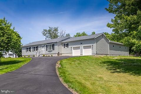 1st image of 1124 Lexington Dr