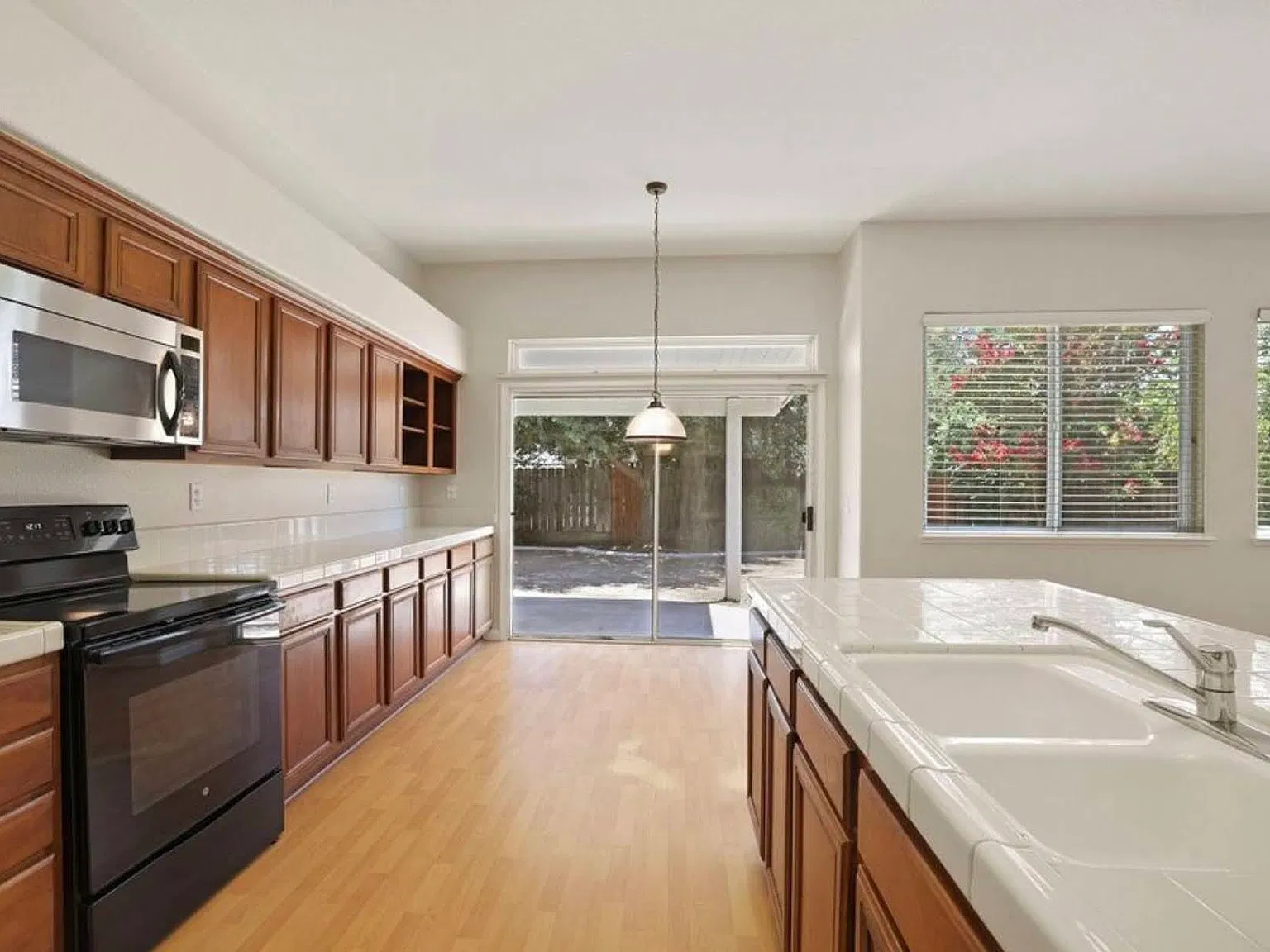 3 bed, 1603 sqft, $2,600 — Photo 4