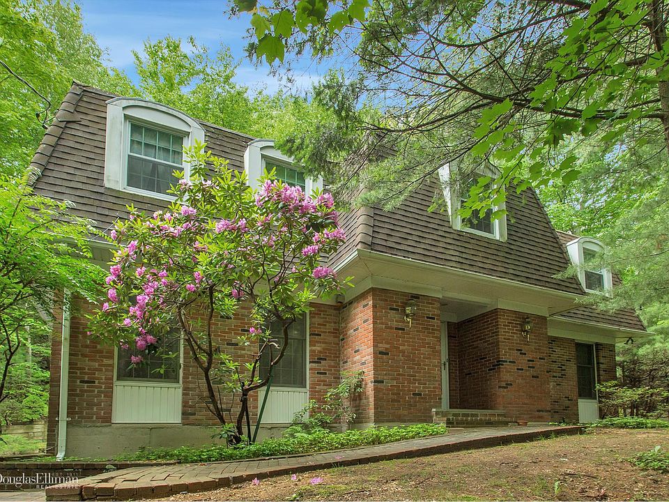 1st image of 280 Highwood Cir
