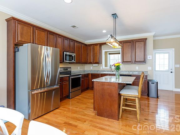 4th image of 1108 King Rd