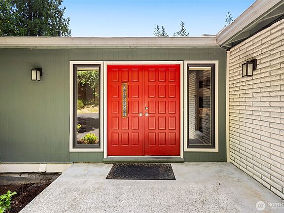 4th image of 10320 159th Avenue SE