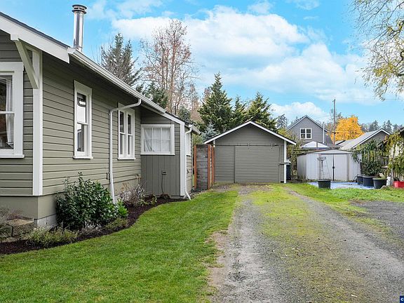 3rd image of 424 S 3rd St