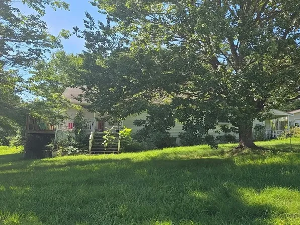 4153 Dunn St, Pulaski, VA 24301