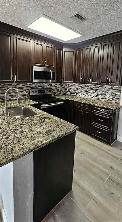 3 bed, 3.0 bath, 1478 sqft, $2,150 — Photo 3