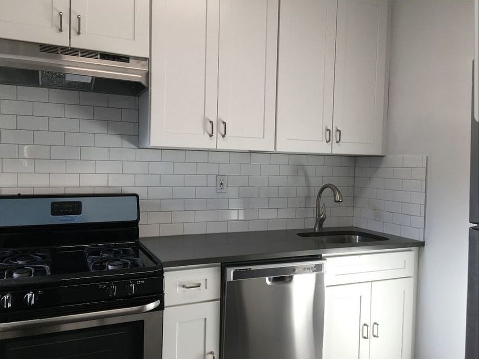 1st image of 497 McDonald Ave APT 3