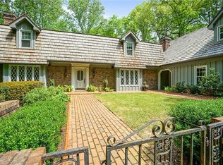 8945 Huntcliff Trce, Sandy Springs, GA 30350