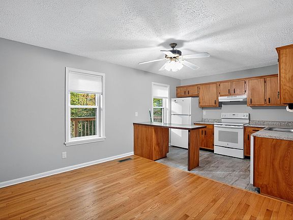 3rd image of 23259 Laurel Hill Dr