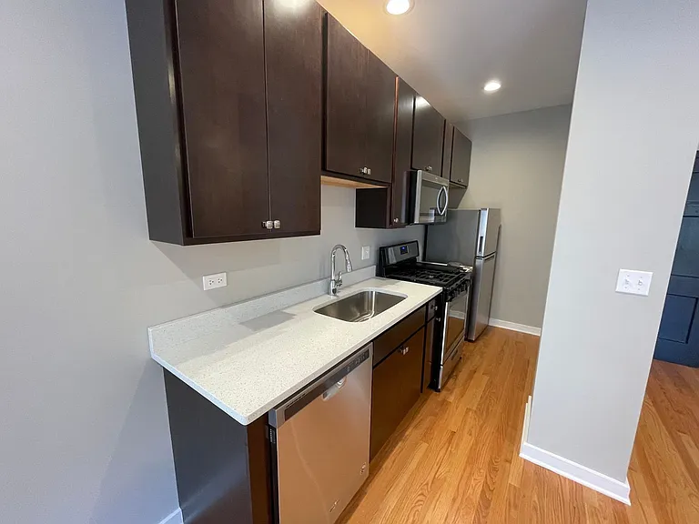 1204 W Granville Ave — Photo 13