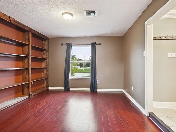 4th image of 4705 Barnett St