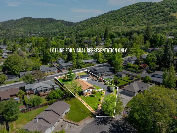 949 NE 12th St, Grants Pass, OR 97526