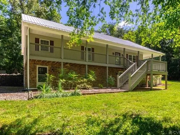 402 Poplar Spring Ln, Farmville, VA 23901