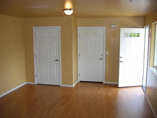4th image of 410 1/2 Laurel St