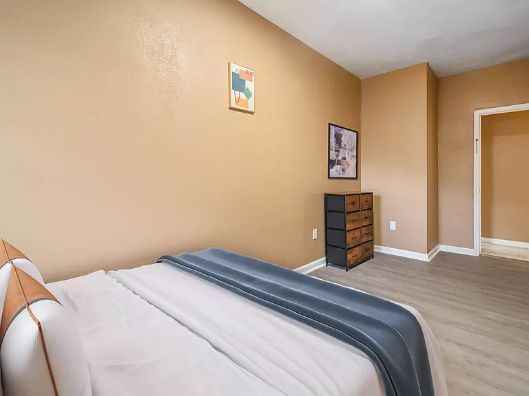 Disclaimer: This photo has been virtually staged. Not all furnishings seen will be included. Please view the virtual tour.