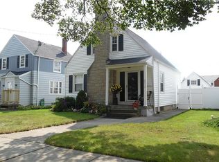 2713 Woodlawn Ave, Niagara Falls, NY 14301