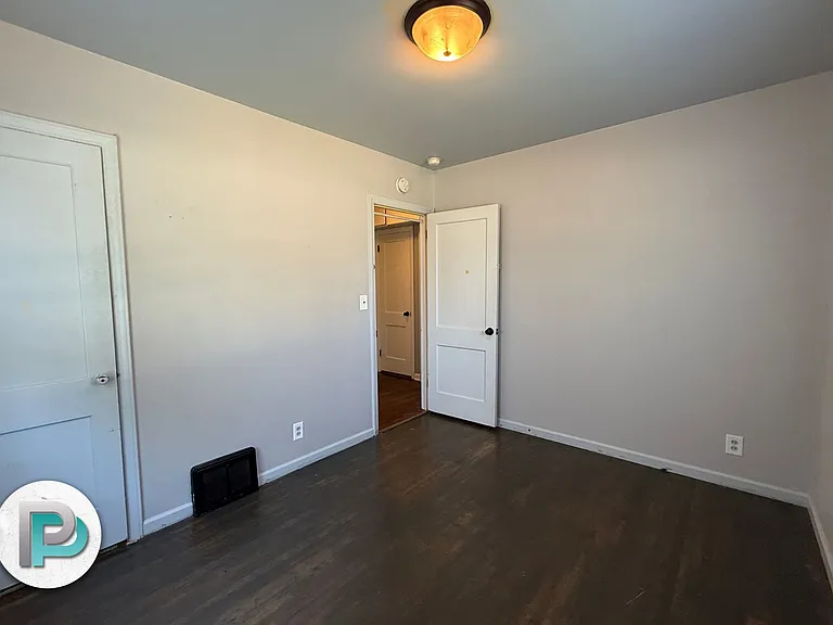 1544 N Hampshire Ave — Photo 8