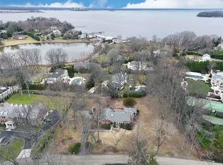 4 Dock Ln, Great Neck, NY 11024