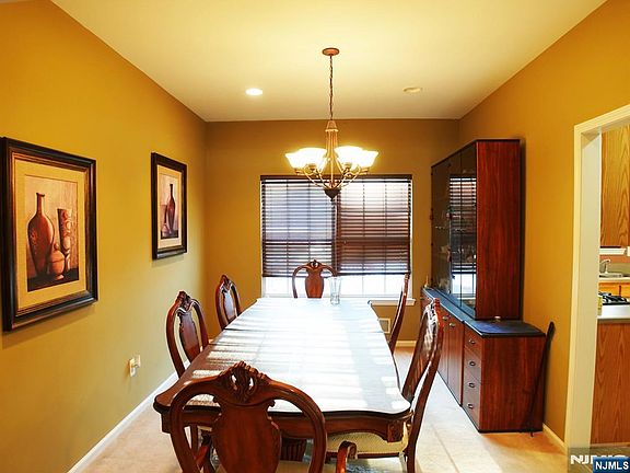 4th image of 30 Goldfinch Rd