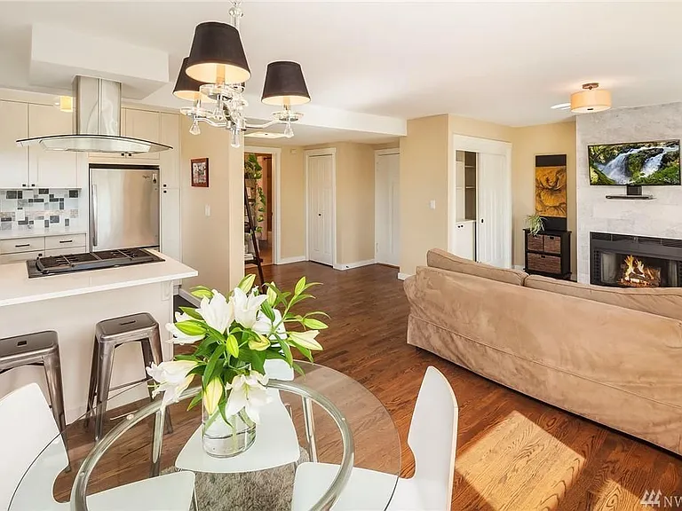 516 E Thomas St #301 — Photo 3