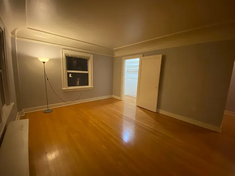 Broadway Crest Apartments — Photo 12
