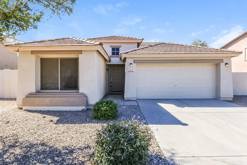 4 bed, 2.0 bath, 1663 sqft, $1,985 — Photo 1