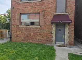 69 3rd St #3, Toronto, ON M8V 2X7