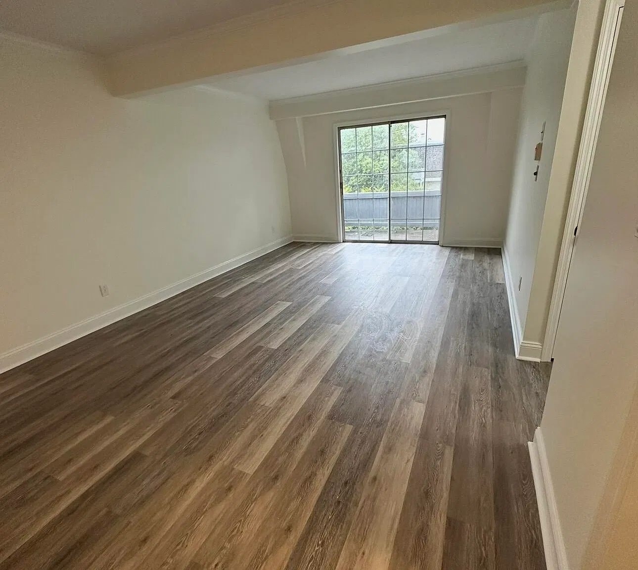 1 bed, 1.0 bath, 922 sqft, $2,000 — Photo 2