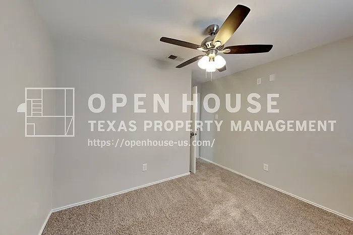 909 Sandhurst Dr — Photo 18
