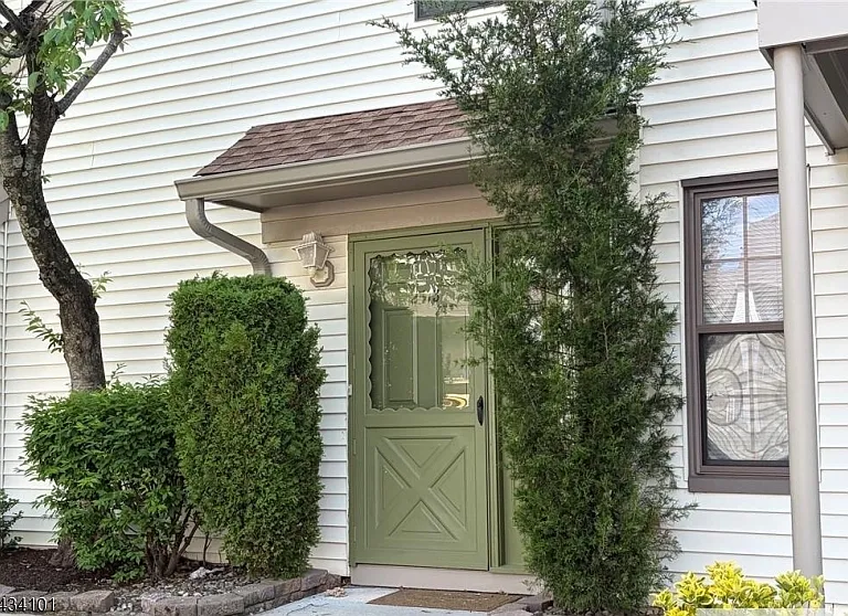 2513 Lighthouse Ln — Photo 1