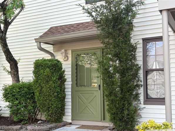2513 Lighthouse Ln, Parlin, NJ