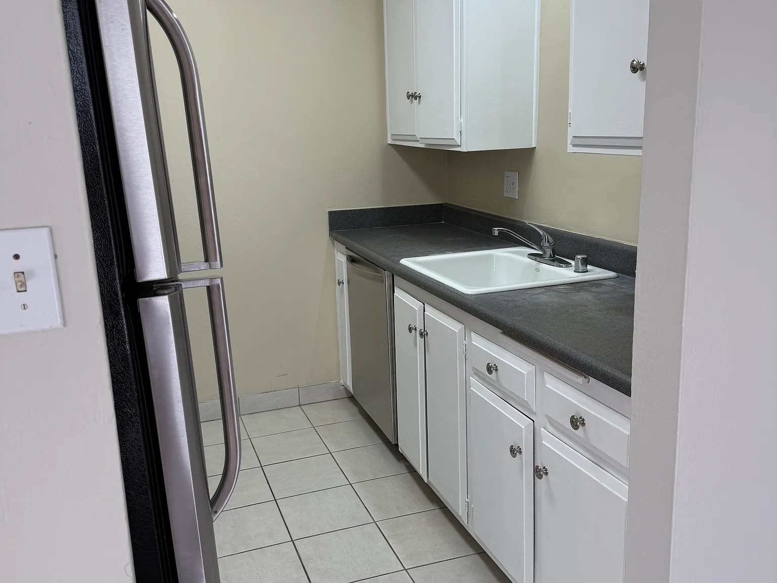 3 bed, 1099 sqft, $2,980 — Photo 3