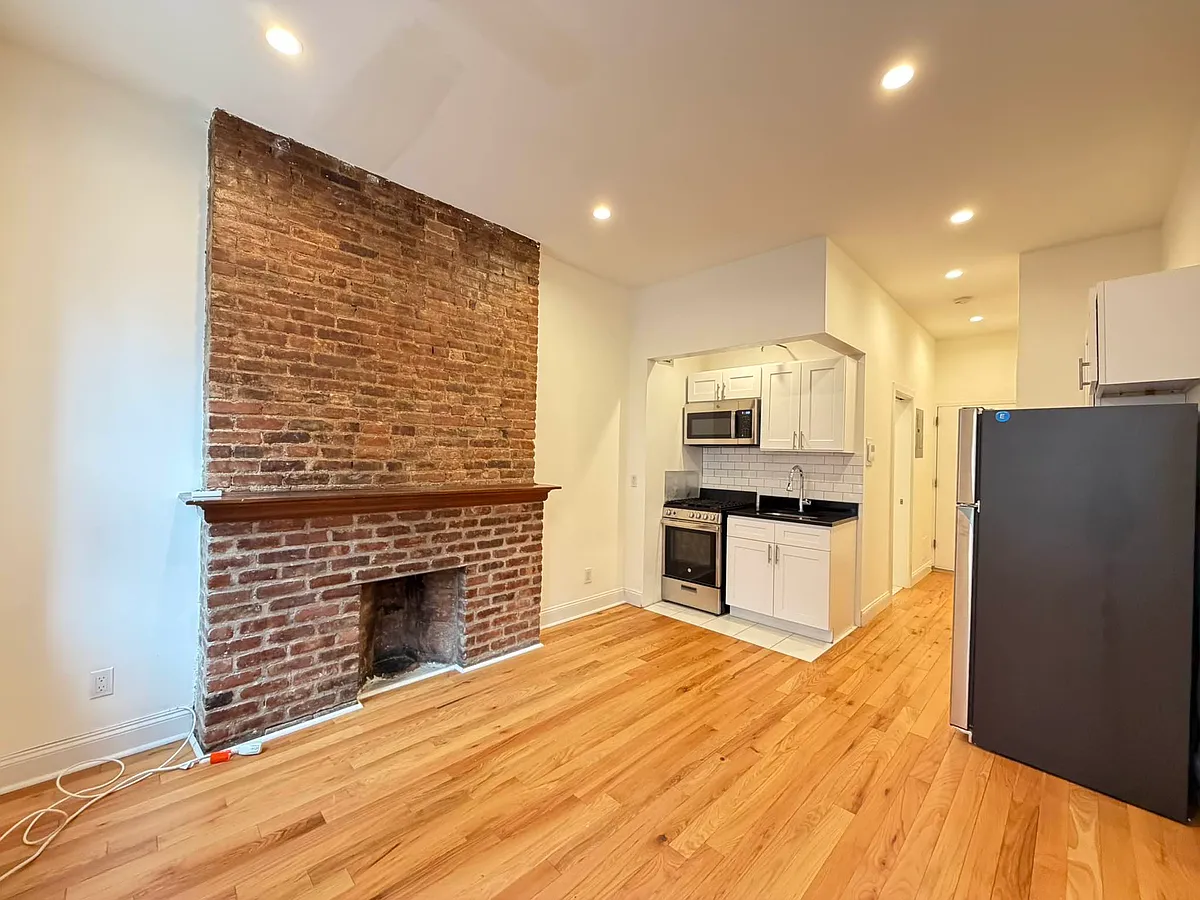Building Photo - 533 3rd Ave #6Z