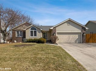 4519 99th St, Urbandale, IA 50322