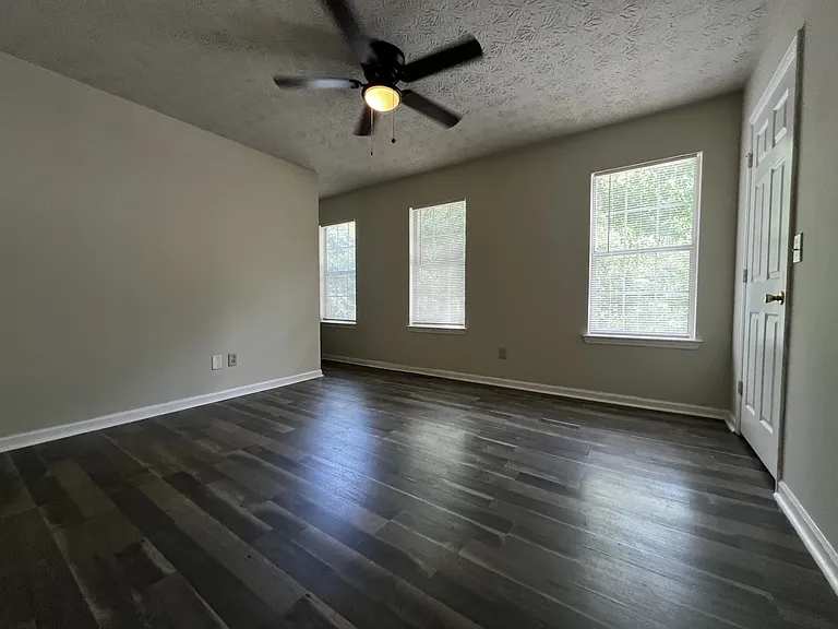 6617 Meadow Green Cir — Photo 12