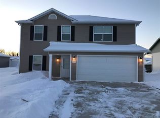 1938 24th St SW, Minot, ND 58701